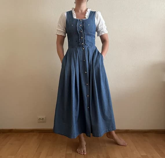 Hammerschmid Dirndl: Eleganz und Tradition bei Alpenwahnsinn