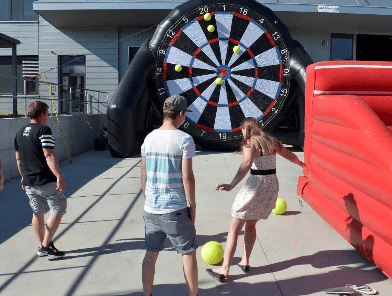 Warum XXL Fußball Dart Leihen eine großartige Idee für Outdoor-Events ist