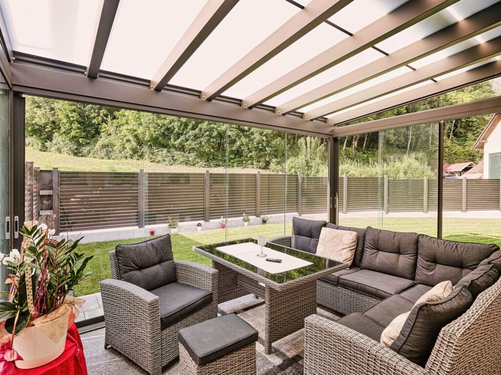 Terrassenüberdachung Alu: Modernes Design trifft auf robuste Materialien