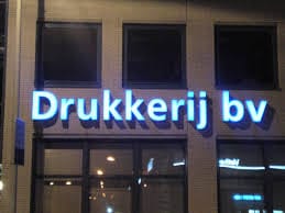 LEDLogo-Werbeschilder für die Fassade: Design, Material und Installation