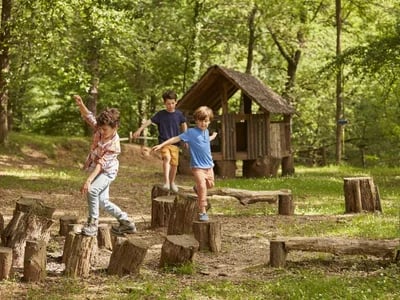Kinder spielerisch aktiv halten mit Bewegungsspiele mit Kindern