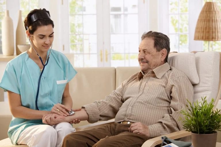 Innovative Technologien im Pflegedienst: Mehr Effizienz und mehr Patientenzufriedenheit