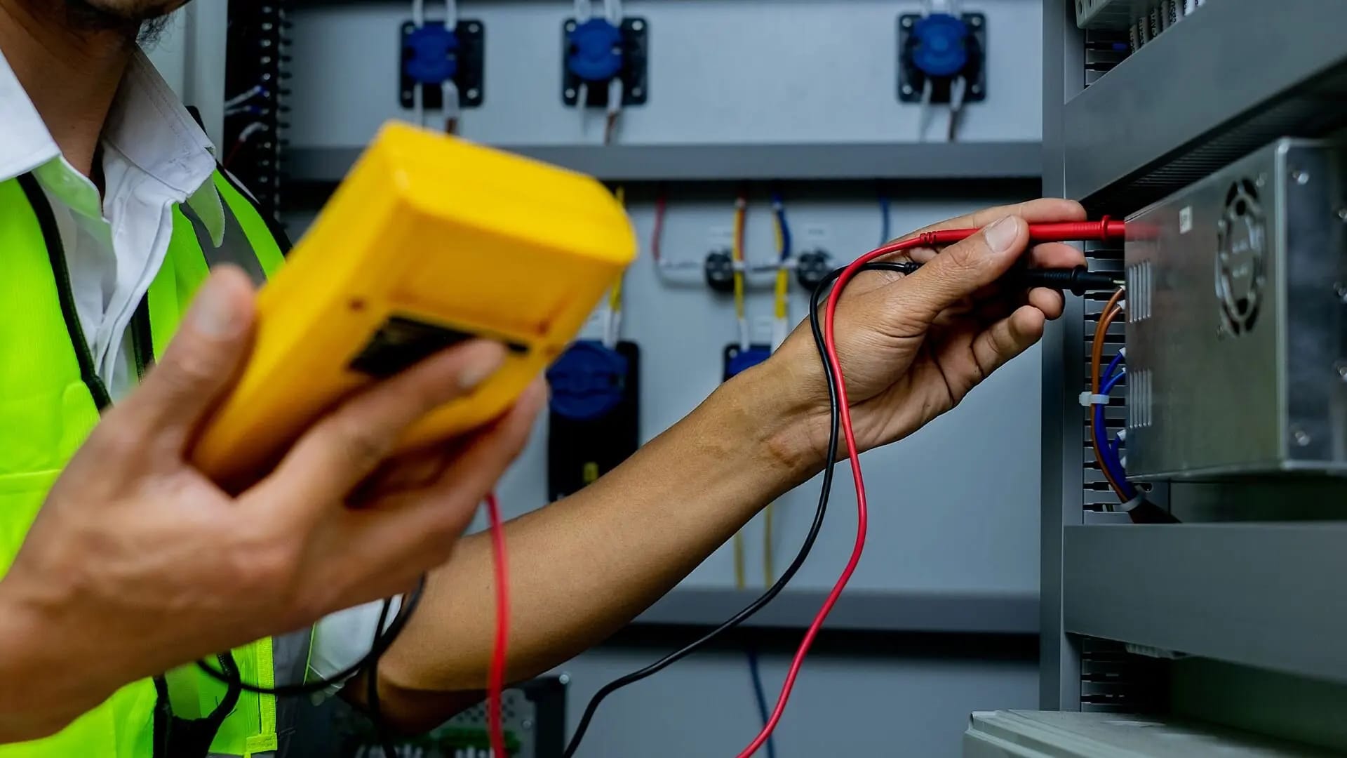 Prüfung elektrischer Anlagen für Photovoltaikanlagen: Besondere Anforderungen