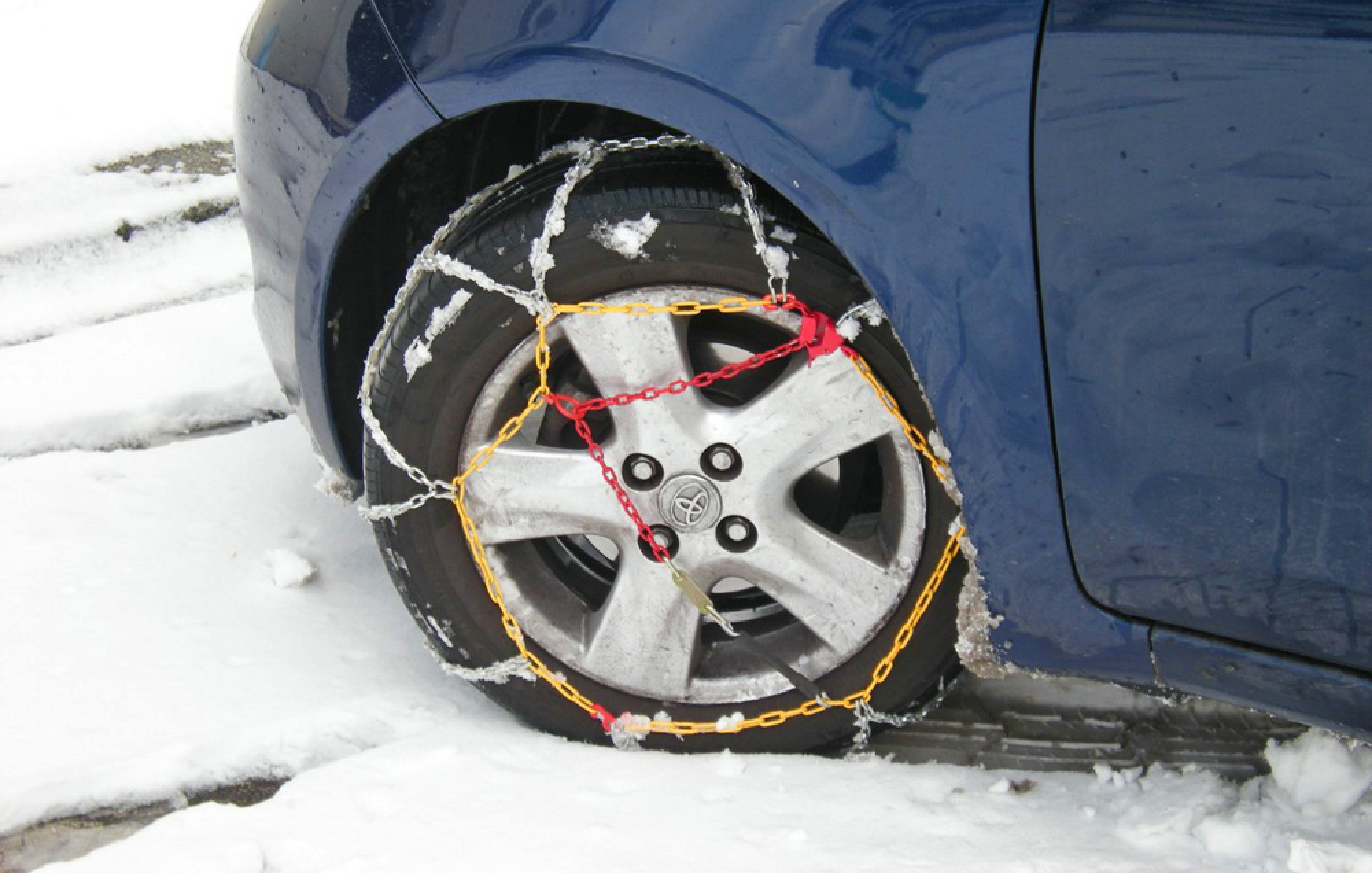 Schneeketten für LKW und SUVs: Schneeketten4u bietet eine große Auswahl an Qualitätsketten
